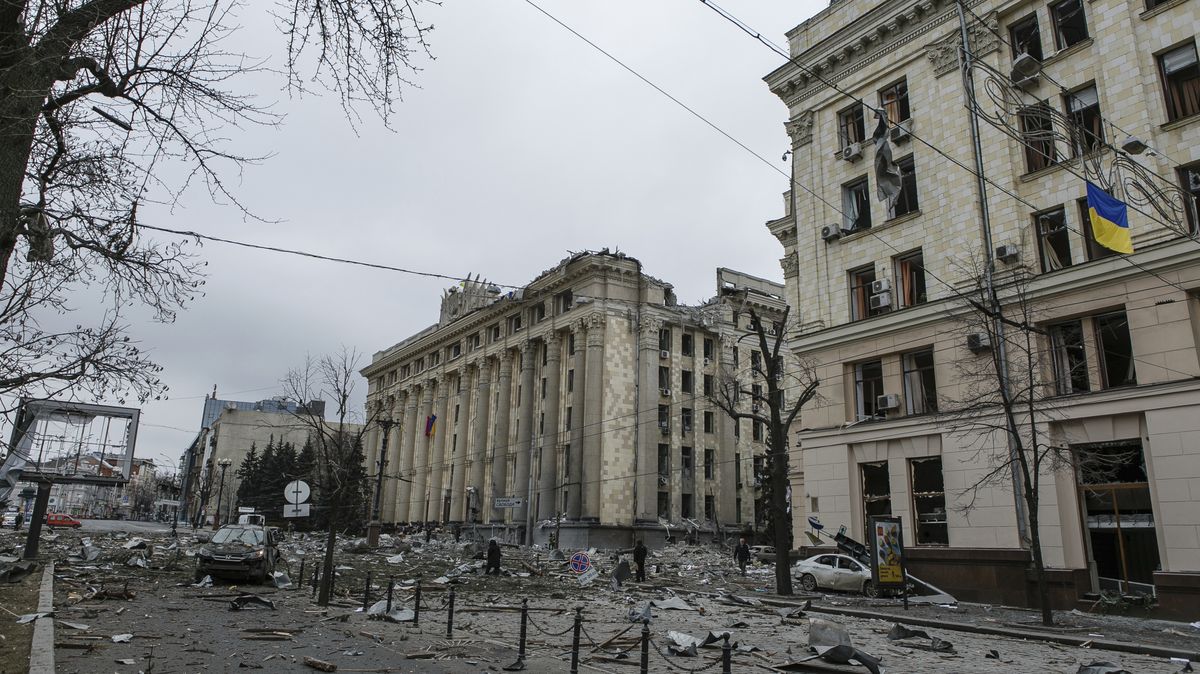 Centrum Charkova je znovu pod těžkou palbou